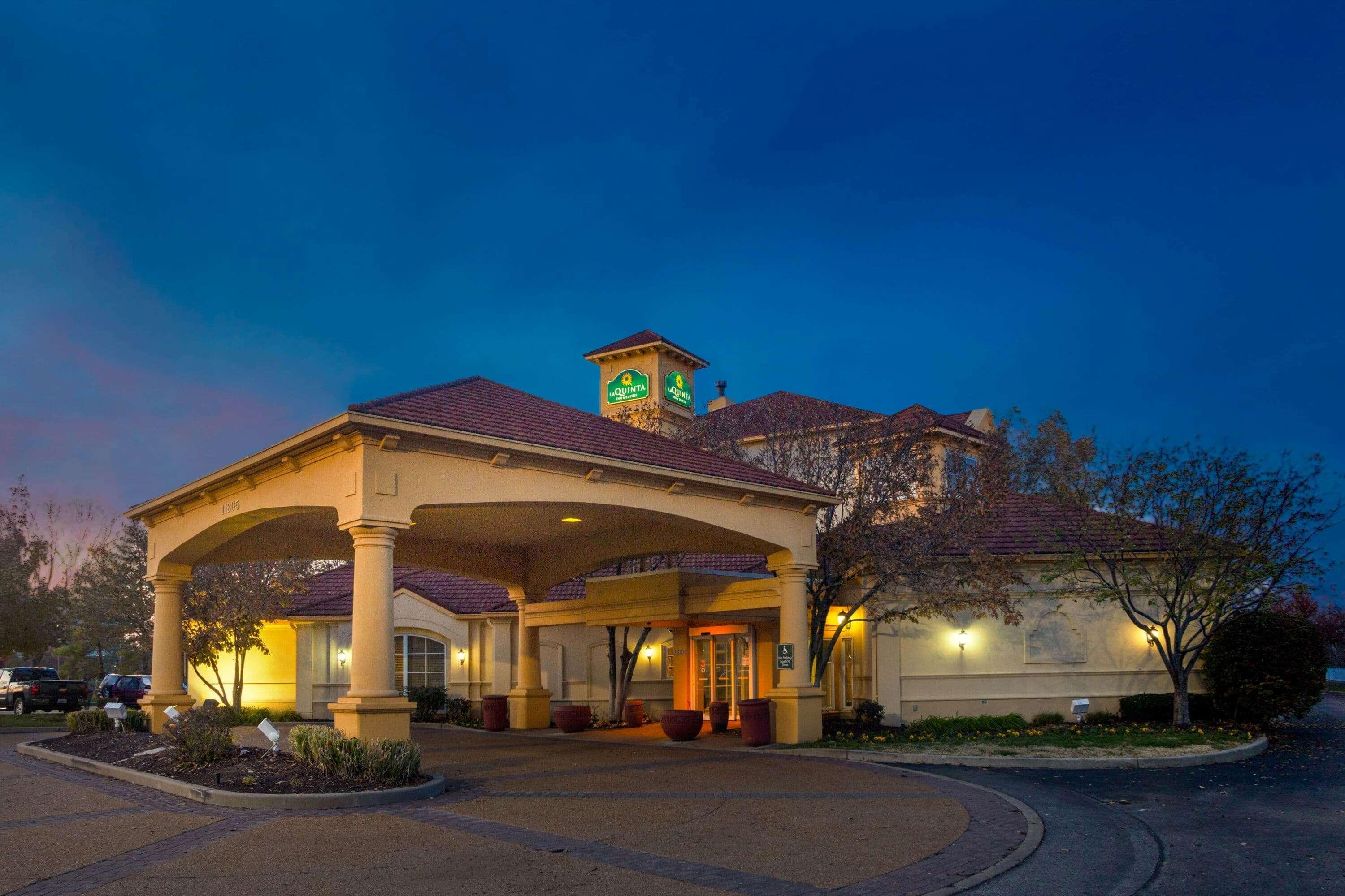 Отель La Quinta By Wyndham St. Louis Westport Экстерьер фото