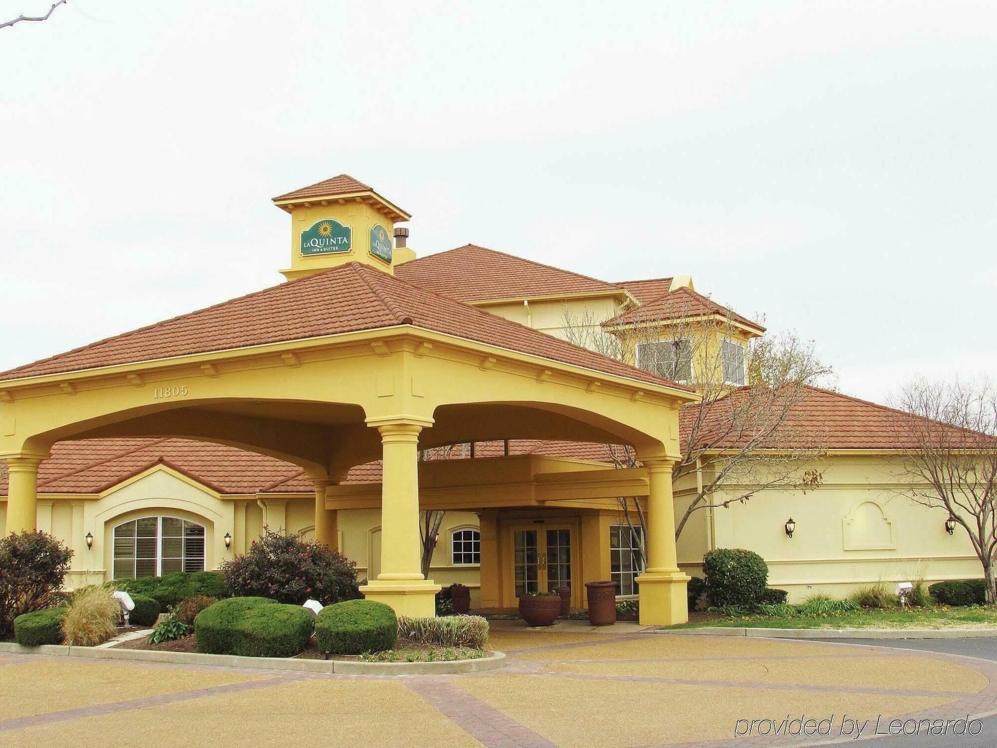 Отель La Quinta By Wyndham St. Louis Westport Экстерьер фото